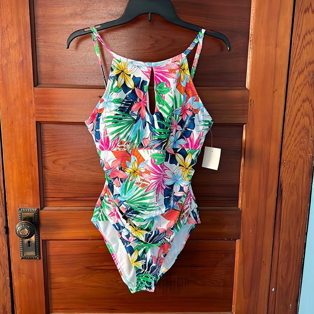 Womens slimming one-piece bathing suit. Size XXL - NWT